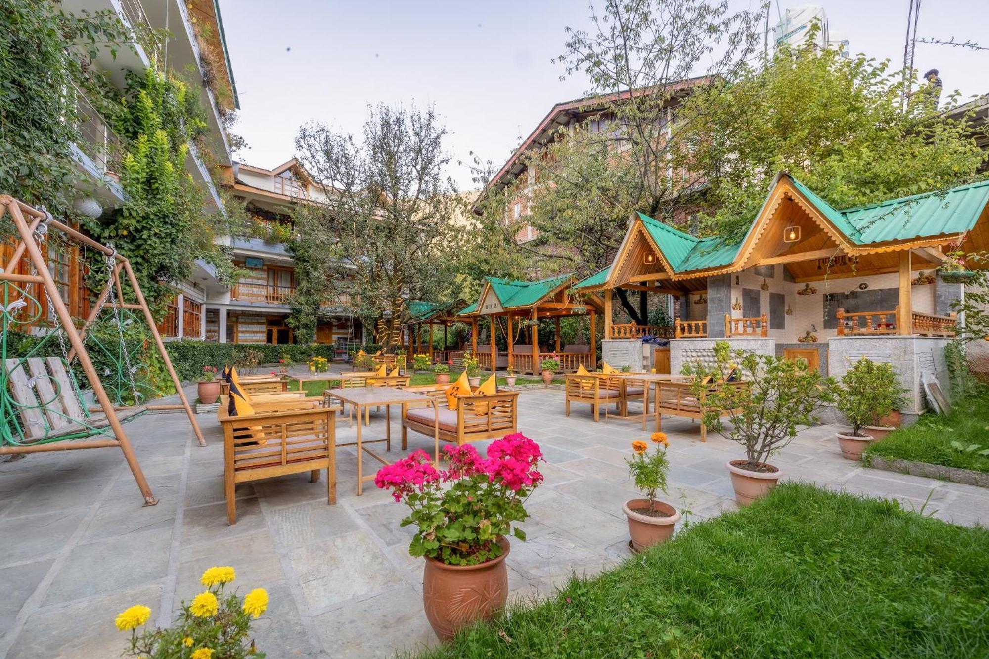Hotel Hide-In Old Manali Esterno foto